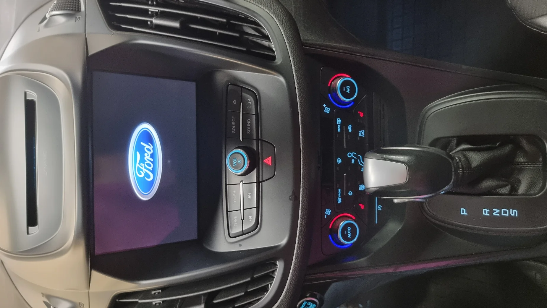 Ford Kuga photo